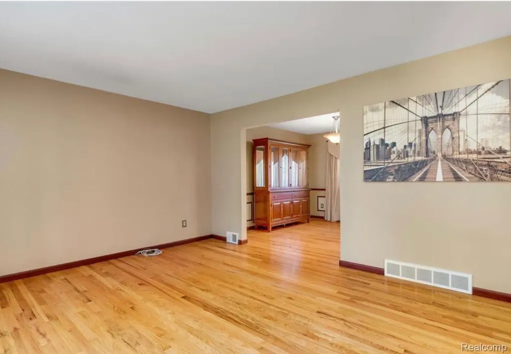 31346 Shaw Drive Warren City MI 48093