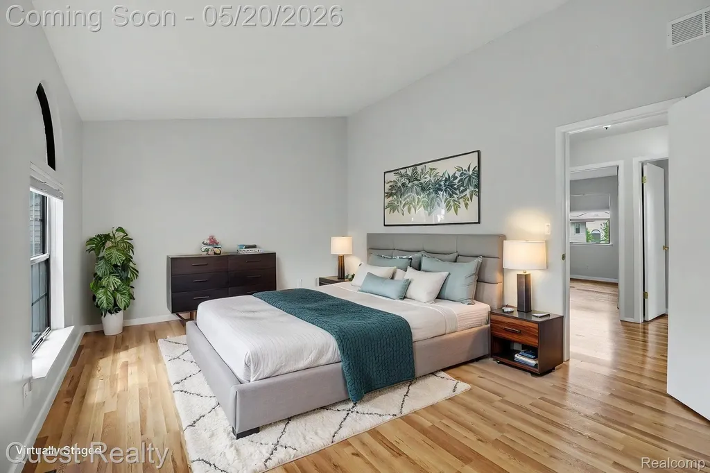5673 Drake Hollow W Drive W West Bloomfield Charter Township MI 48322