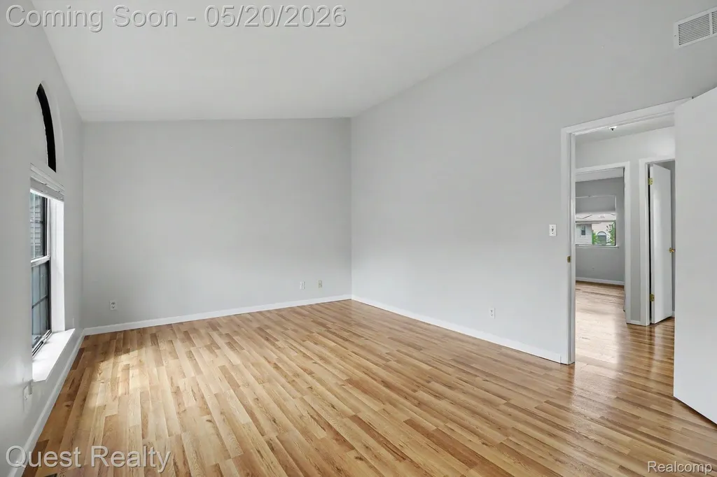 5673 Drake Hollow W Drive W West Bloomfield Charter Township MI 48322