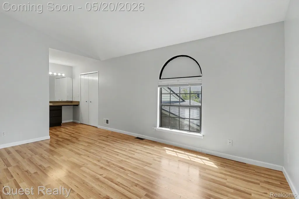 5673 Drake Hollow W Drive W West Bloomfield Charter Township MI 48322