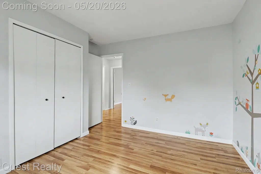 5673 Drake Hollow W Drive W West Bloomfield Charter Township MI 48322