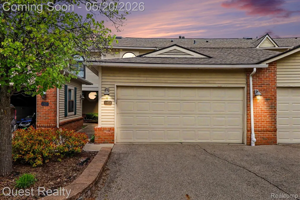 5673 Drake Hollow W Drive W West Bloomfield Charter Township MI 48322