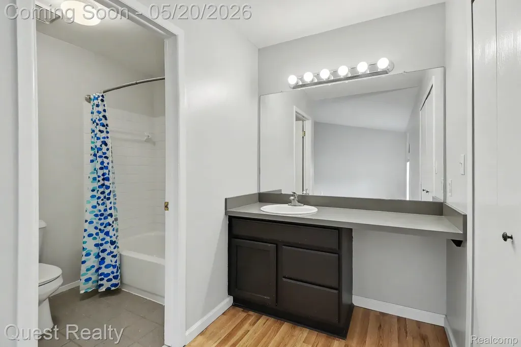 5673 Drake Hollow W Drive W West Bloomfield Charter Township MI 48322