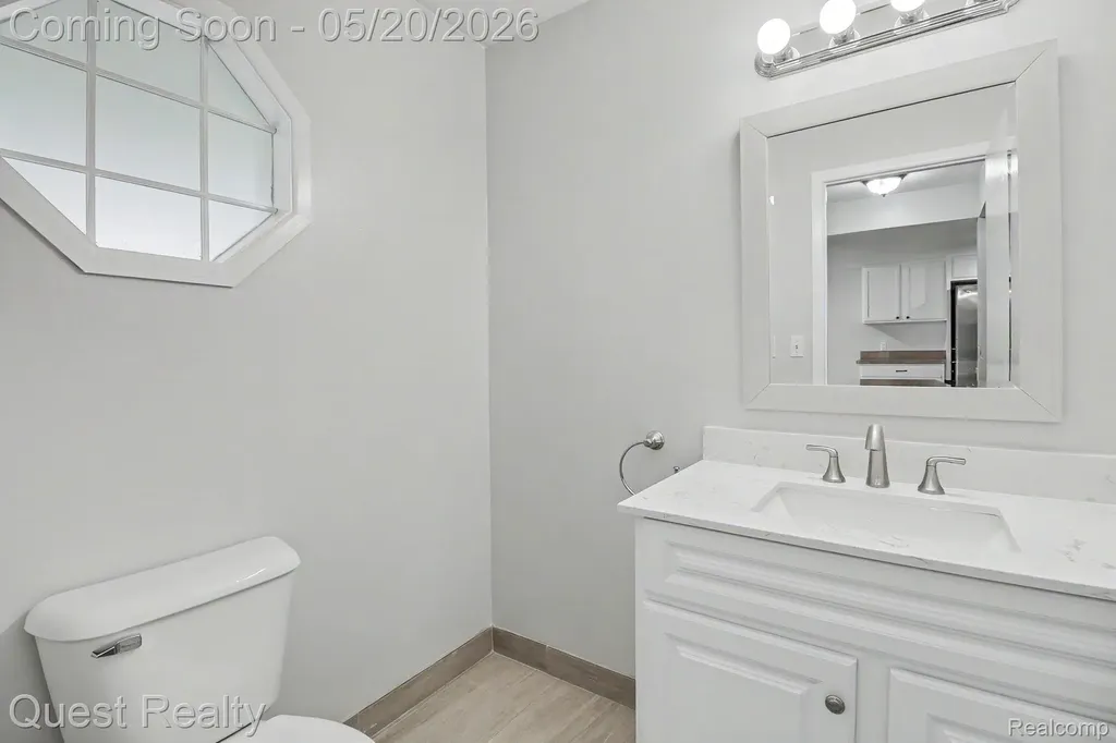 5673 Drake Hollow W Drive W West Bloomfield Charter Township MI 48322