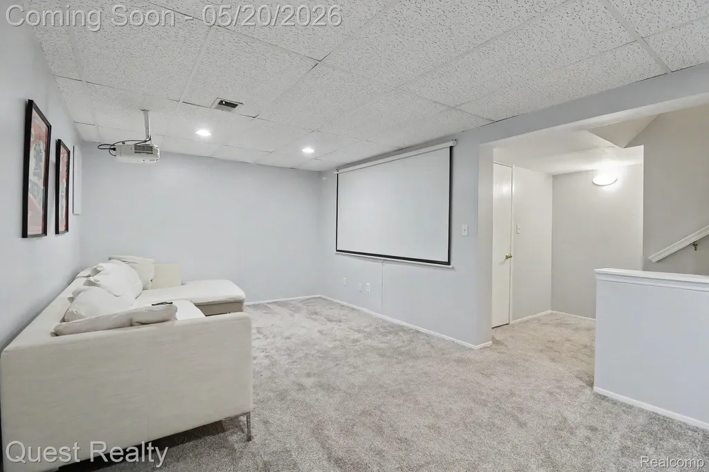 5673 Drake Hollow W Drive W West Bloomfield Charter Township MI 48322