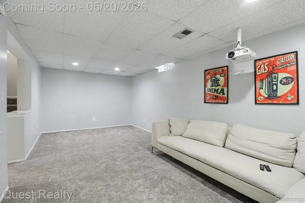 5673 Drake Hollow W Drive W West Bloomfield Charter Township MI 48322