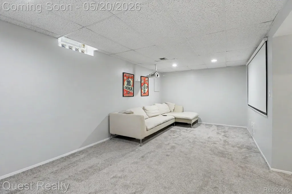 5673 Drake Hollow W Drive W West Bloomfield Charter Township MI 48322