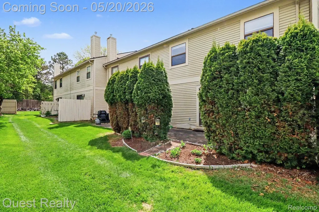 5673 Drake Hollow W Drive W West Bloomfield Charter Township MI 48322