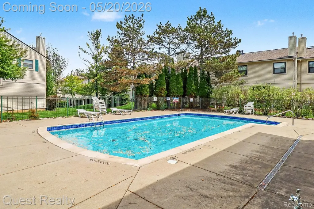5673 Drake Hollow W Drive W West Bloomfield Charter Township MI 48322