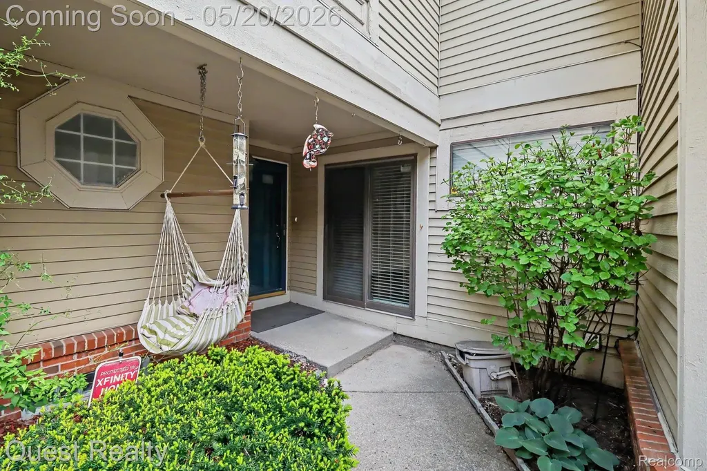5673 Drake Hollow W Drive W West Bloomfield Charter Township MI 48322