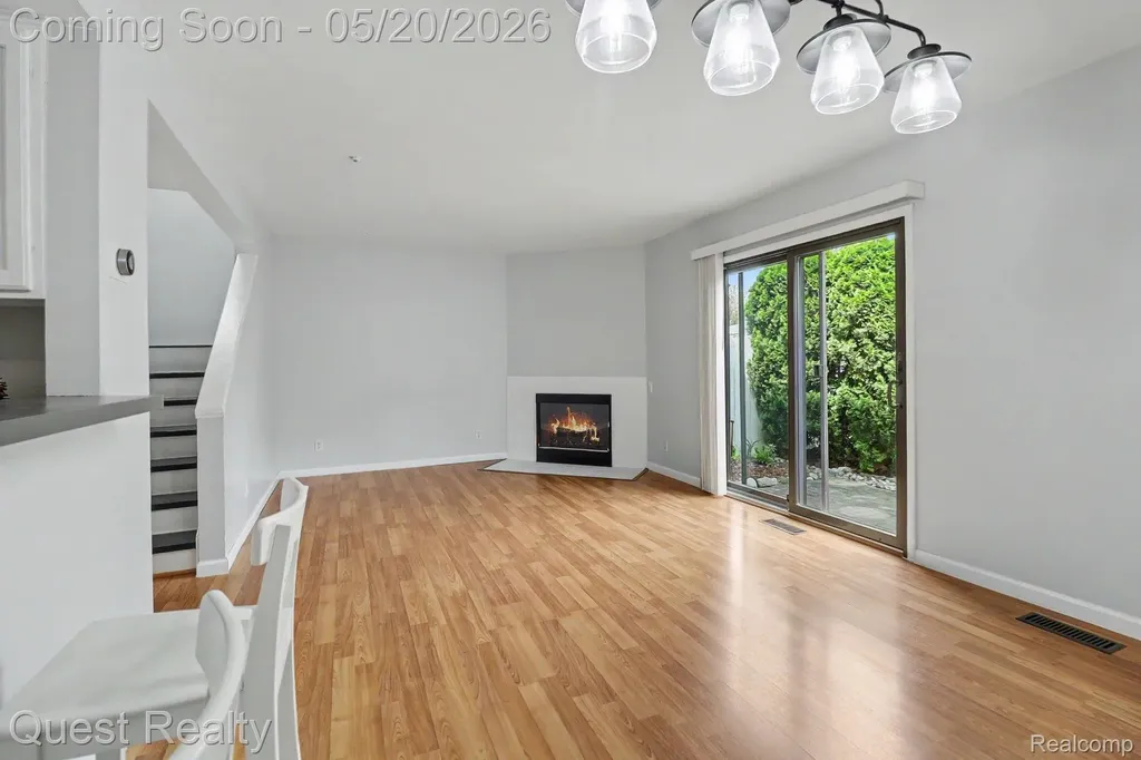 5673 Drake Hollow W Drive W West Bloomfield Charter Township MI 48322