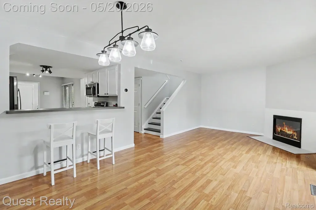 5673 Drake Hollow W Drive W West Bloomfield Charter Township MI 48322