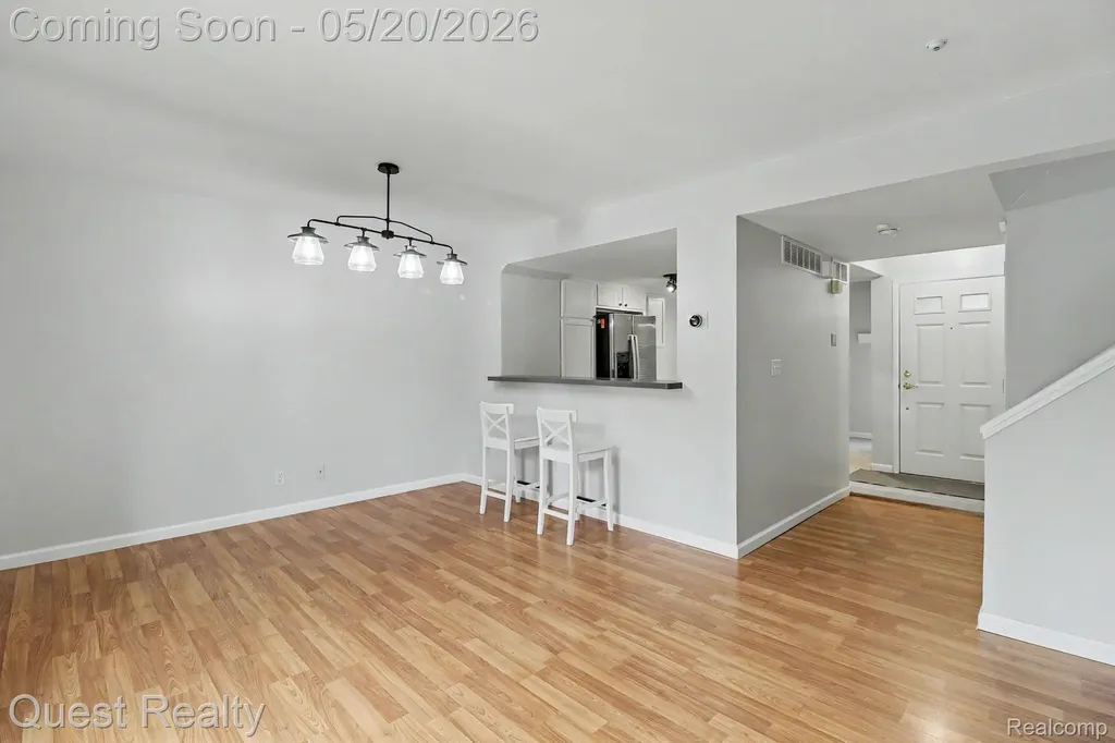 5673 Drake Hollow W Drive W West Bloomfield Charter Township MI 48322