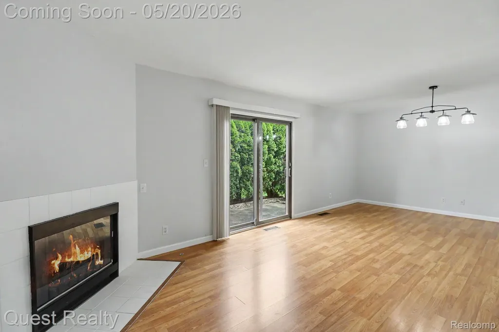 5673 Drake Hollow W Drive W West Bloomfield Charter Township MI 48322