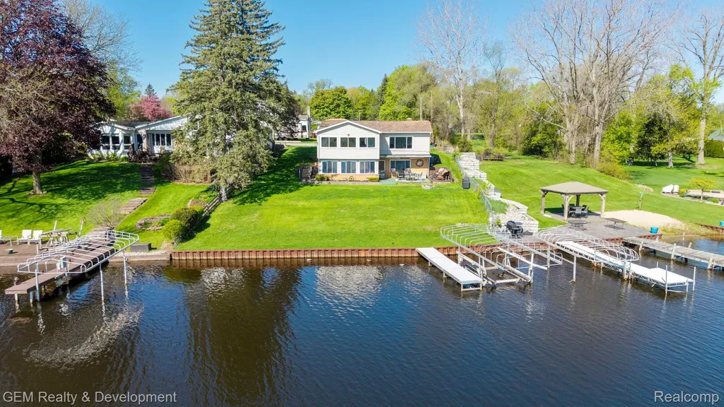 Brighton Township MI, 8081 Granada Avenue