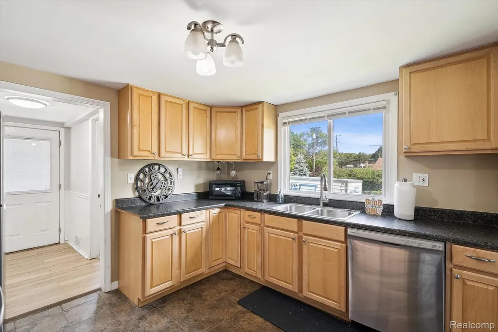 18849 Delaware Avenue Redford Charter Township MI 48240