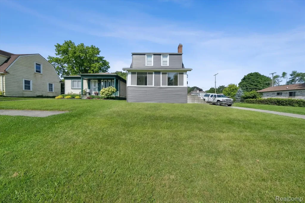 18849 Delaware Avenue Redford Charter Township MI 48240
