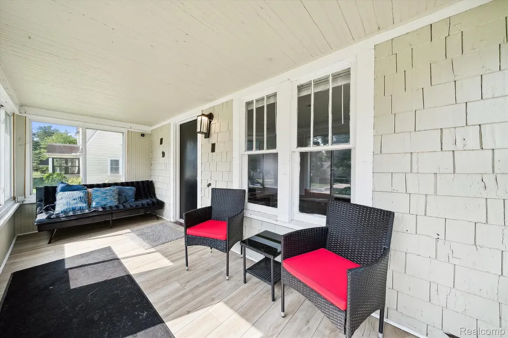18849 Delaware Avenue Redford Charter Township MI 48240