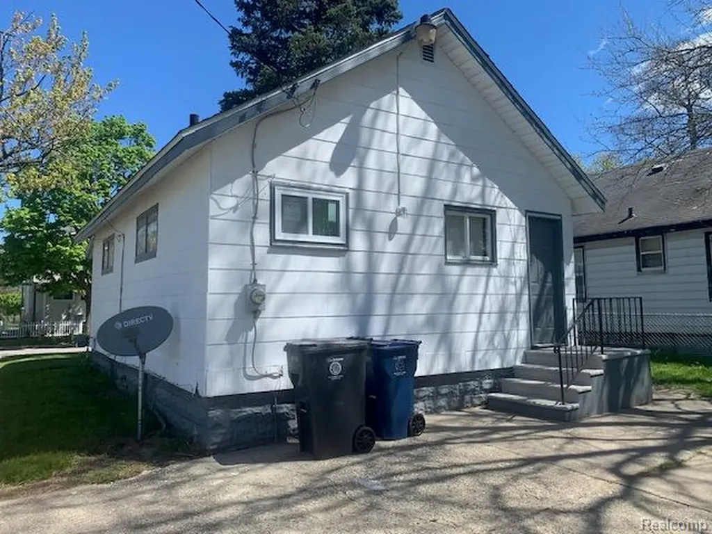 1702 Arizona Avenue Flint City MI 48506