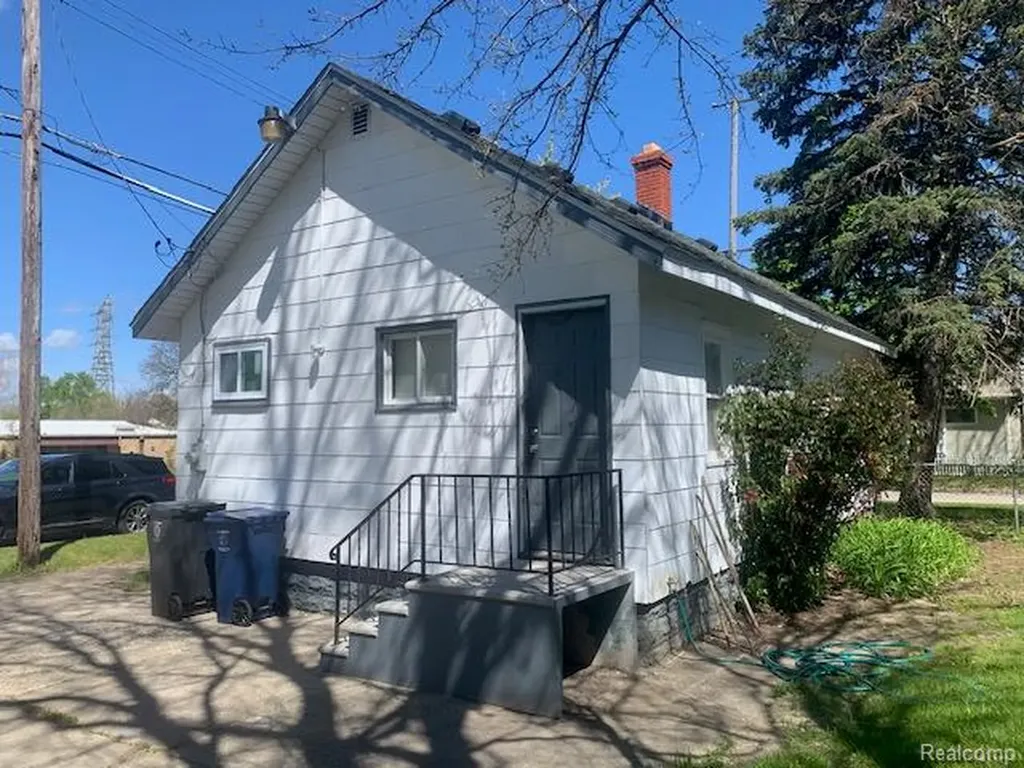 1702 Arizona Avenue Flint City MI 48506