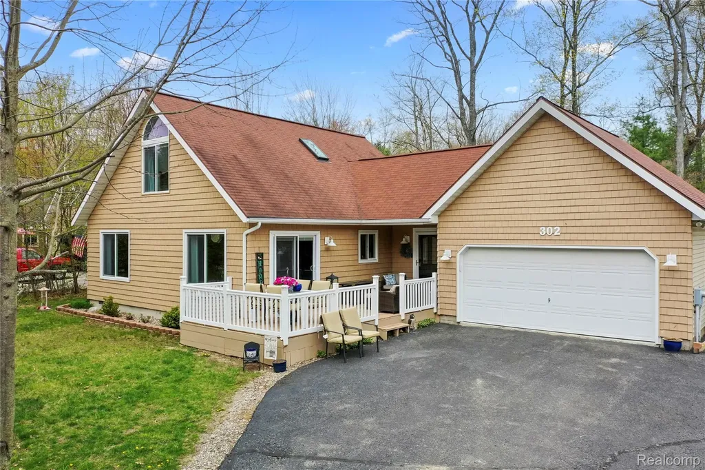 302 Robin Hood Street Markey Township MI 48653