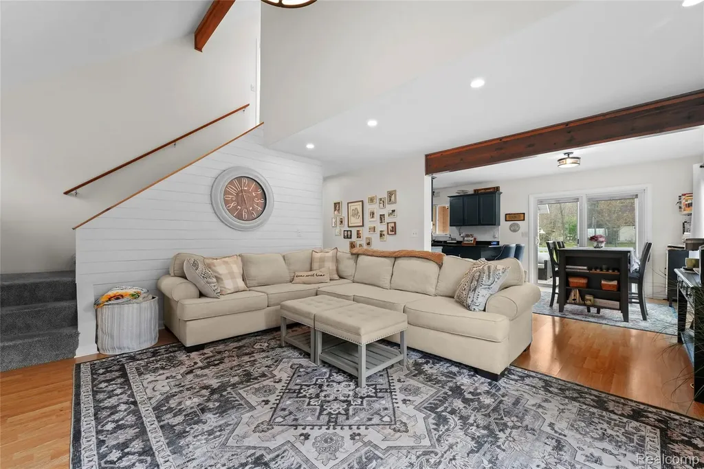 302 Robin Hood Street Markey Township MI 48653