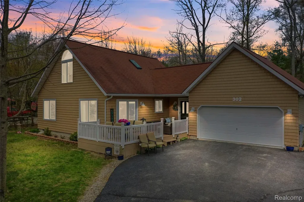302 Robin Hood Street Markey Township MI 48653