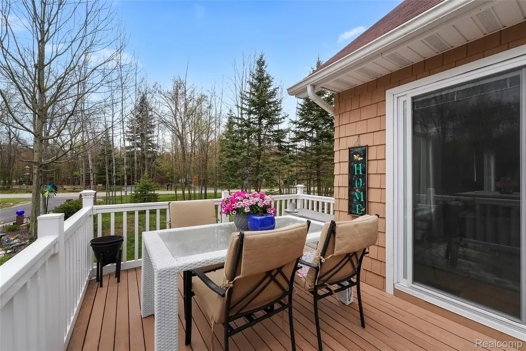 302 Robin Hood Street Markey Township MI 48653