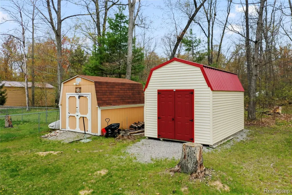 302 Robin Hood Street Markey Township MI 48653
