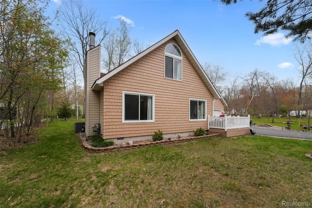 302 Robin Hood Street Markey Township MI 48653