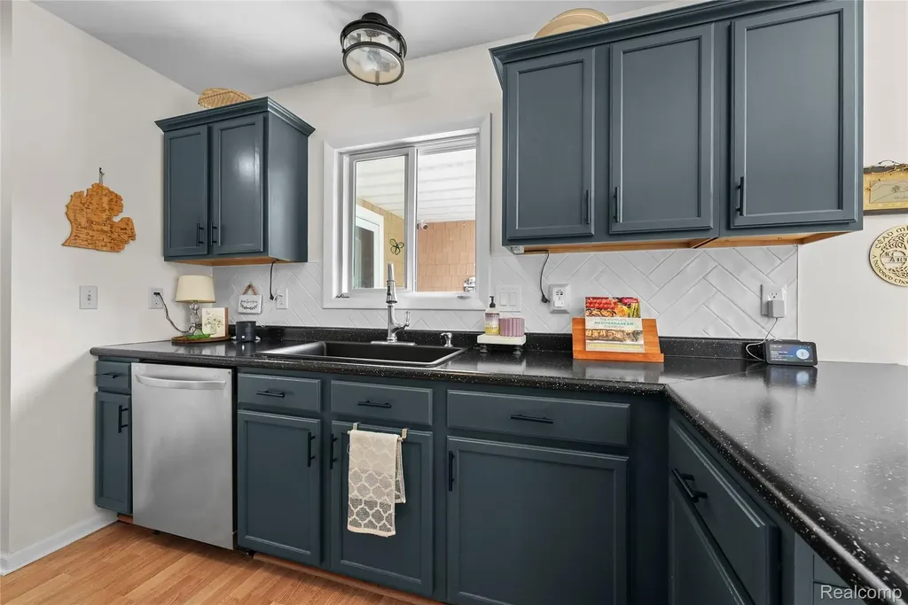 302 Robin Hood Street Markey Township MI 48653