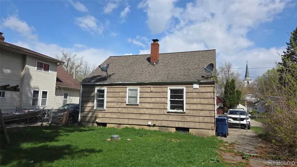 733 Vermilya Avenue Flint City MI 48507