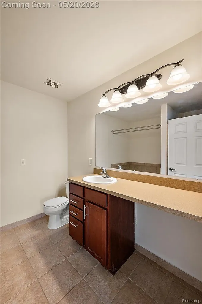 14257 Red Pine Drive Sterling Heights City MI 48313