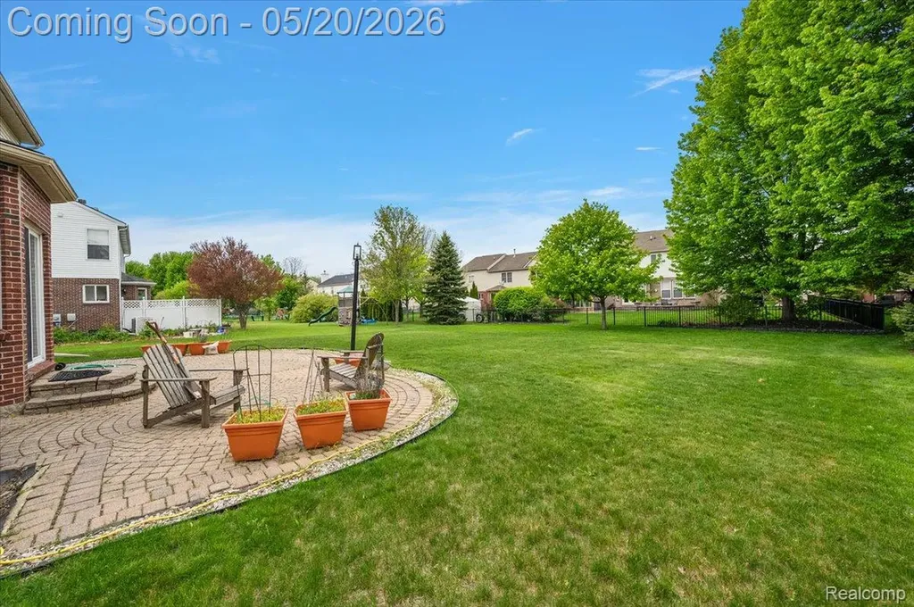 14257 Red Pine Drive Sterling Heights City MI 48313