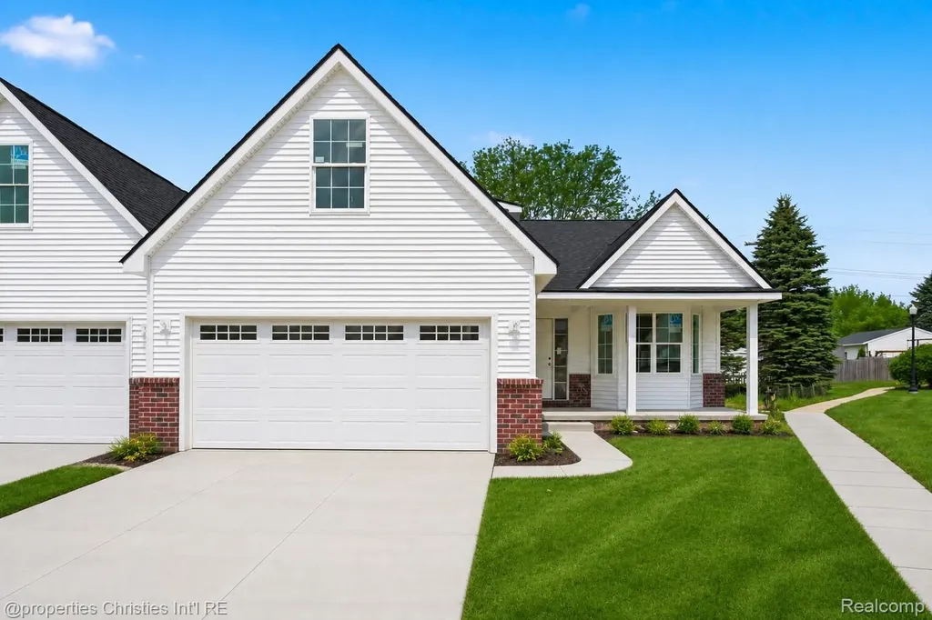 824 Nelsons Ridge Drive Howell City MI 48843