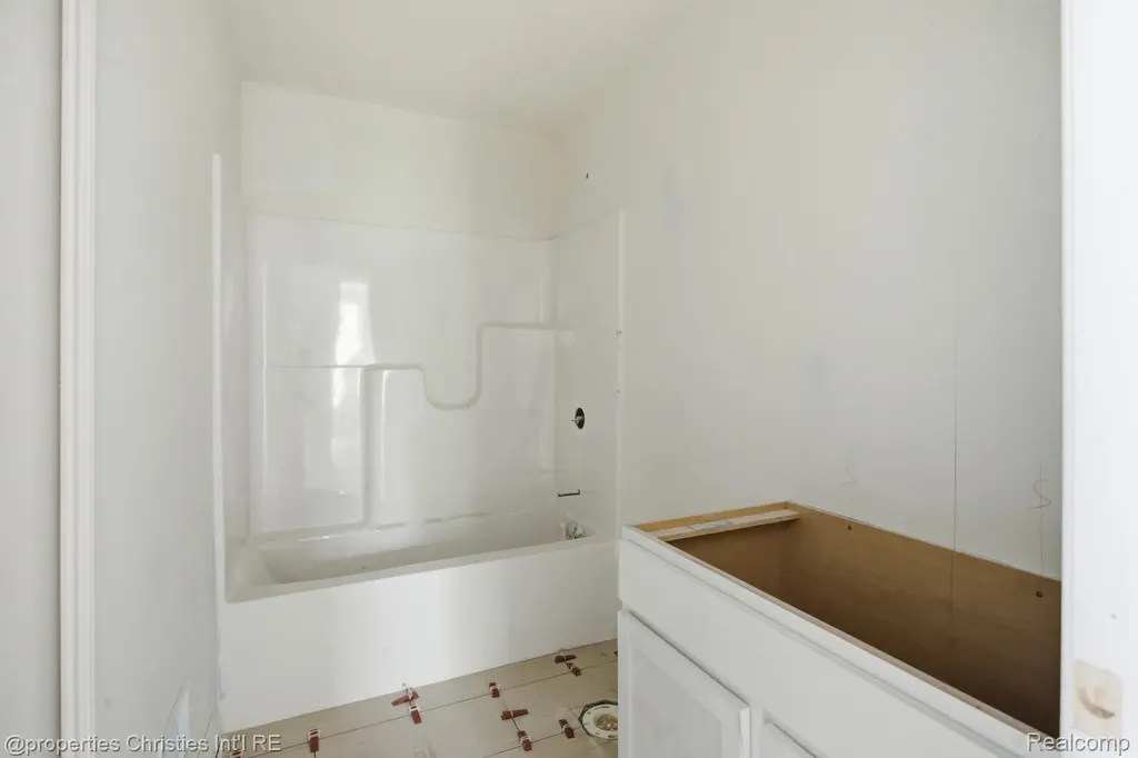 824 Nelsons Ridge Drive Howell City MI 48843