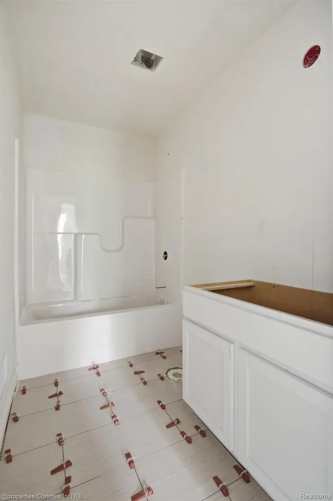 824 Nelsons Ridge Drive Howell City MI 48843