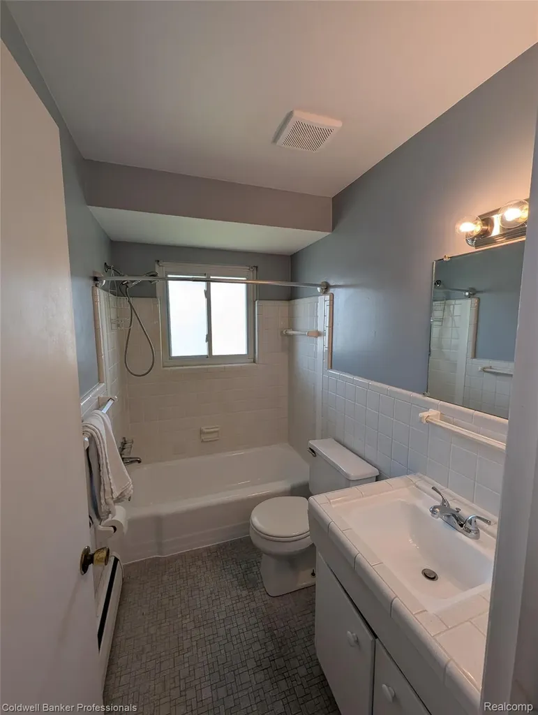 26945 Milford Lyon Charter Township MI 48178