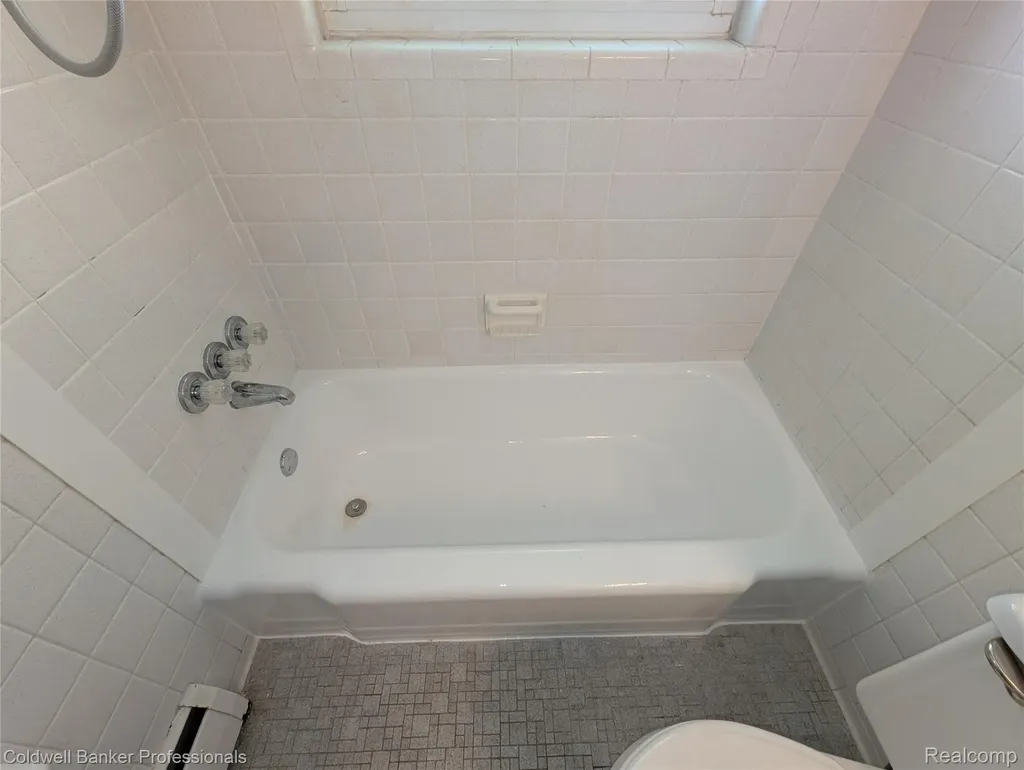 26945 Milford Lyon Charter Township MI 48178
