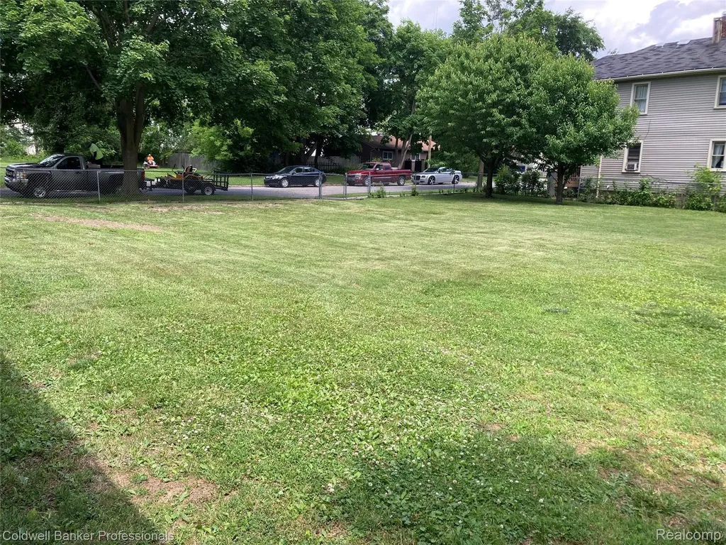 63 Parkdale Avenue Pontiac City MI 48340