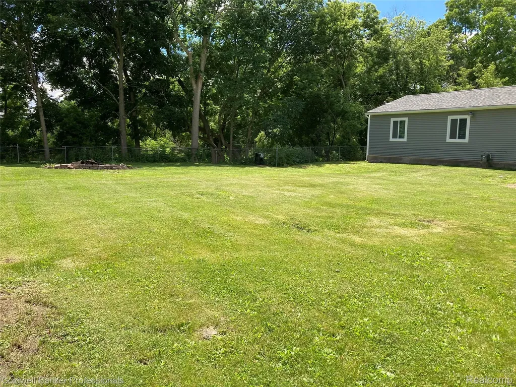63 Parkdale Avenue Pontiac City MI 48340