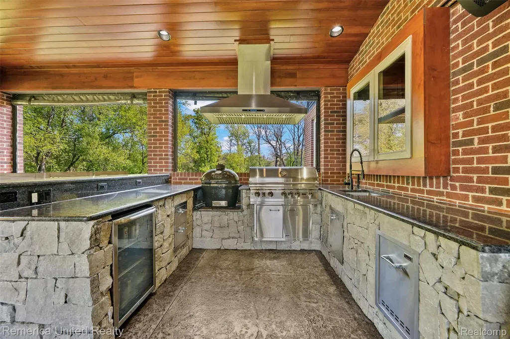 61151 Palomino Court Lyon Charter Township MI 48178