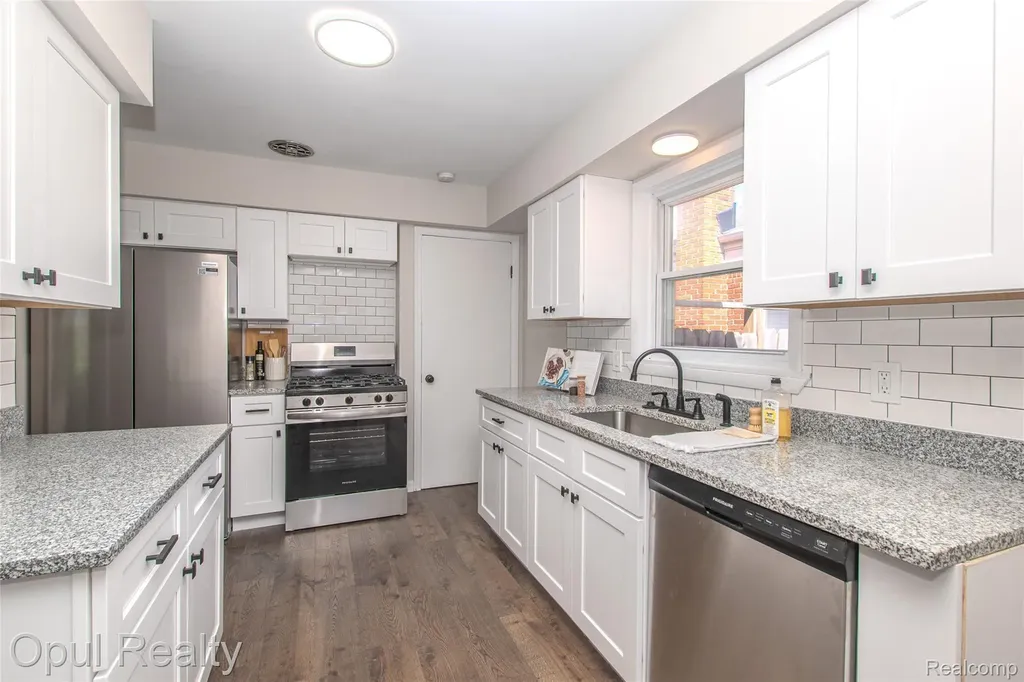 15204 Horger Avenue Allen Park City MI 48101