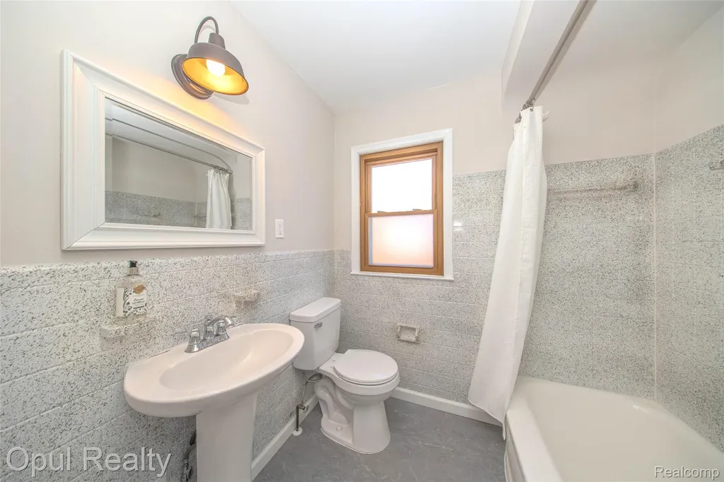 15204 Horger Avenue Allen Park City MI 48101