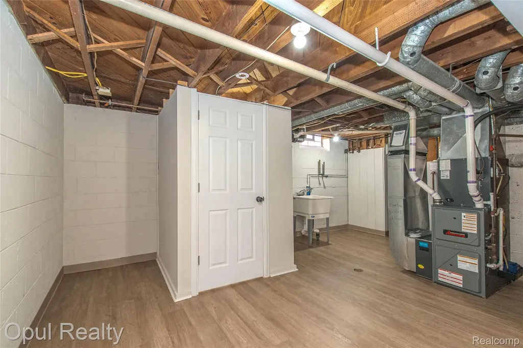 15204 Horger Avenue Allen Park City MI 48101