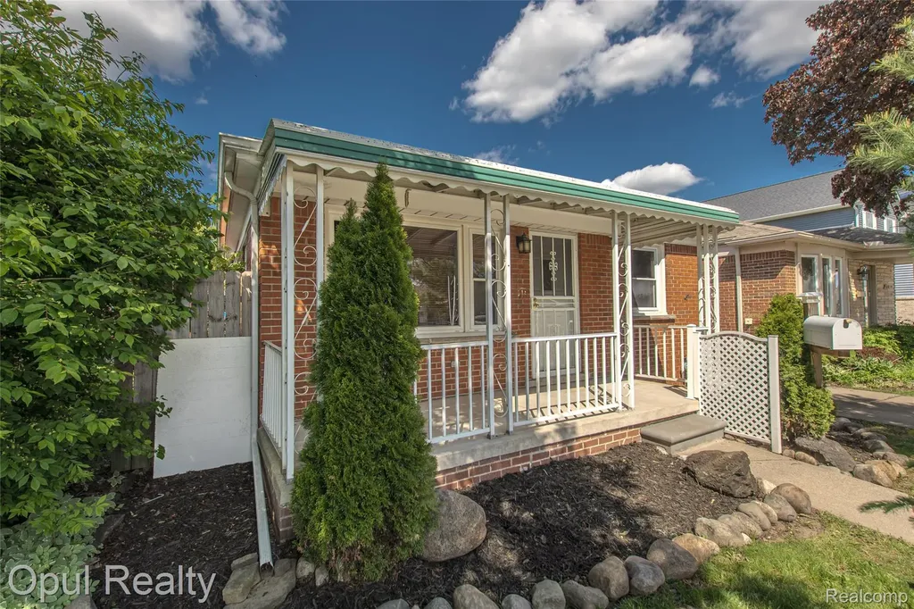 15204 Horger Avenue Allen Park City MI 48101