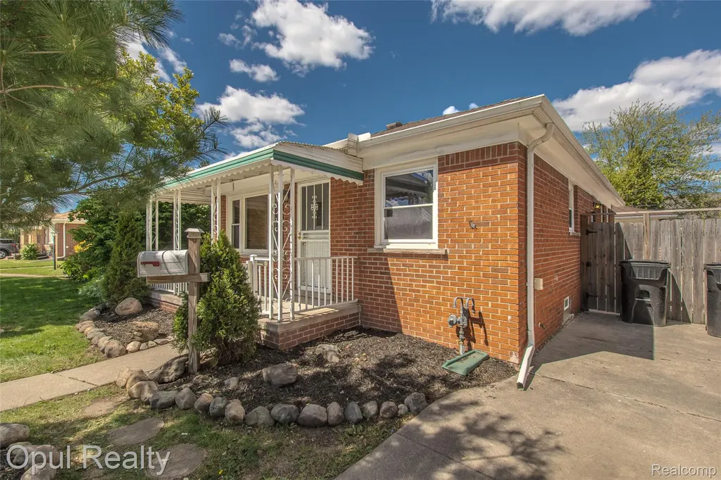 15204 Horger Avenue Allen Park City MI 48101