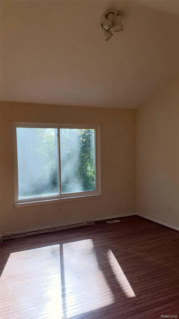 6196 Crystal Lake Drive Romulus City MI 48174