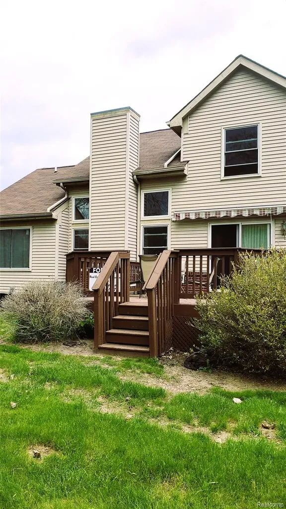 6196 Crystal Lake Drive Romulus City MI 48174