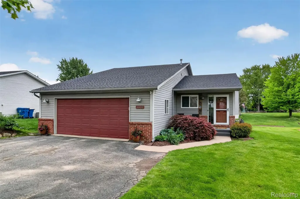 1102 Erskine Way Waterford Charter Township MI 48328